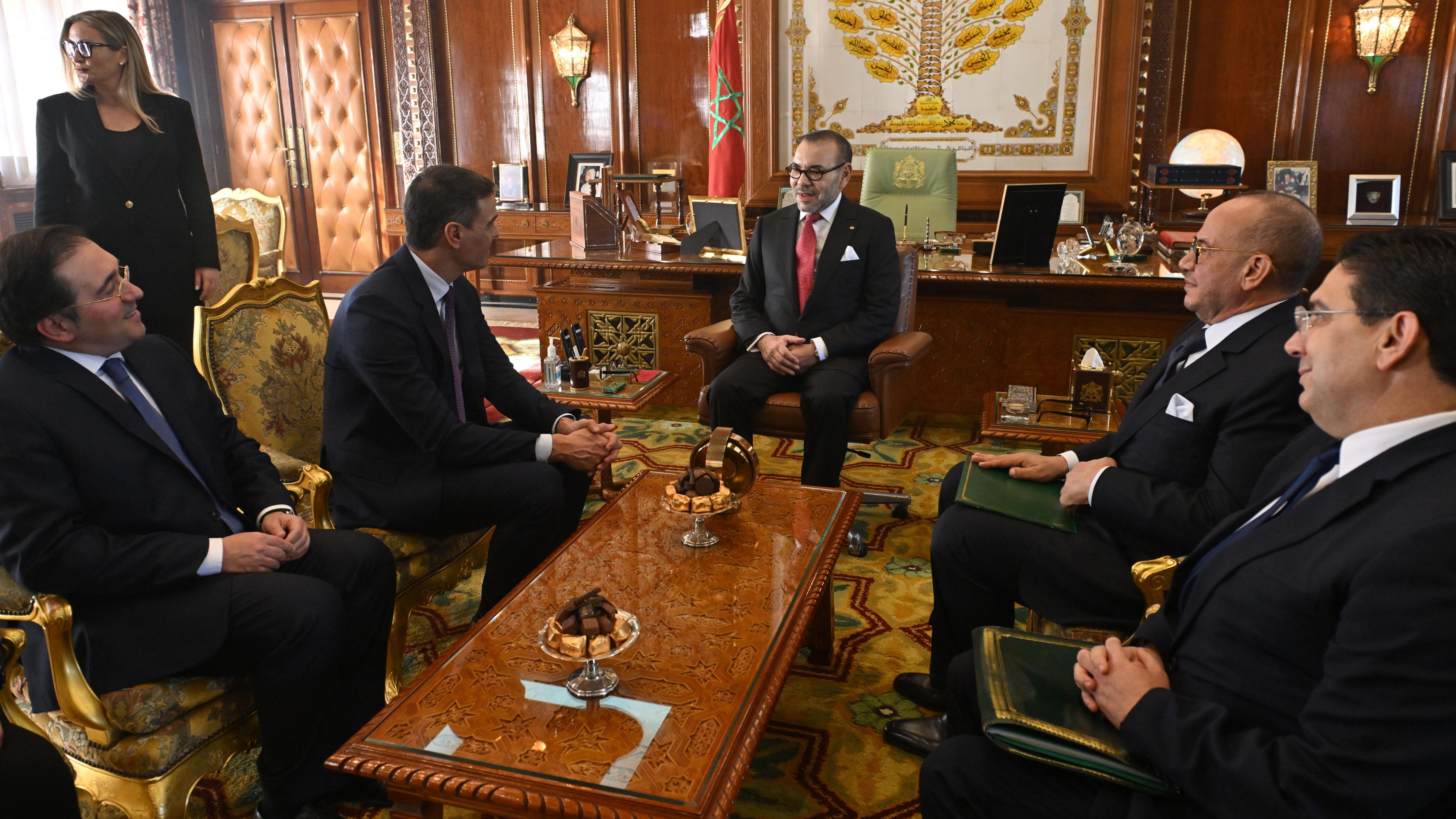 Pedro Sánchez e José Manuel Albares, nunha viaxe oficial a Marrocos en febreiro de 2024. Europa Press