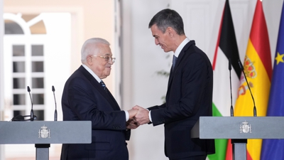 Pedro Sánchez con Mahmud Abás na Moncloa. EFE/Borja Sánchez-Trillo