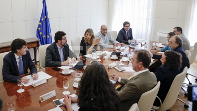 A vicepresidenta segunda e Ministra de Traballo e Economía Social,Yolanda Díaz,reunida co comité de expertos do salario mínimo interprofesional o 1 de Outubro 2025en Madrid. EFE/Daniel González
