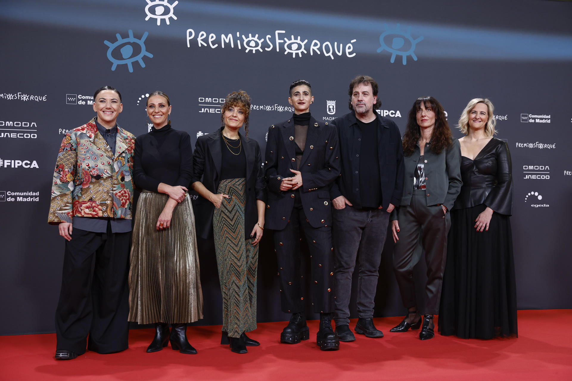Alba Flores e o equipo do ducumental 'Flores para Antonio' á chegada á gala. EFE/ Daniel González