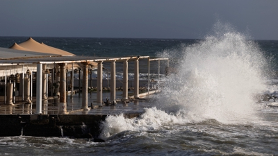 Agárdase tamén unha forte ondada no litoral andaluz. EFE/Carlos Díaz