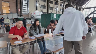 Os electores  votan este domingo na segunda volta das presidenciais en Chile