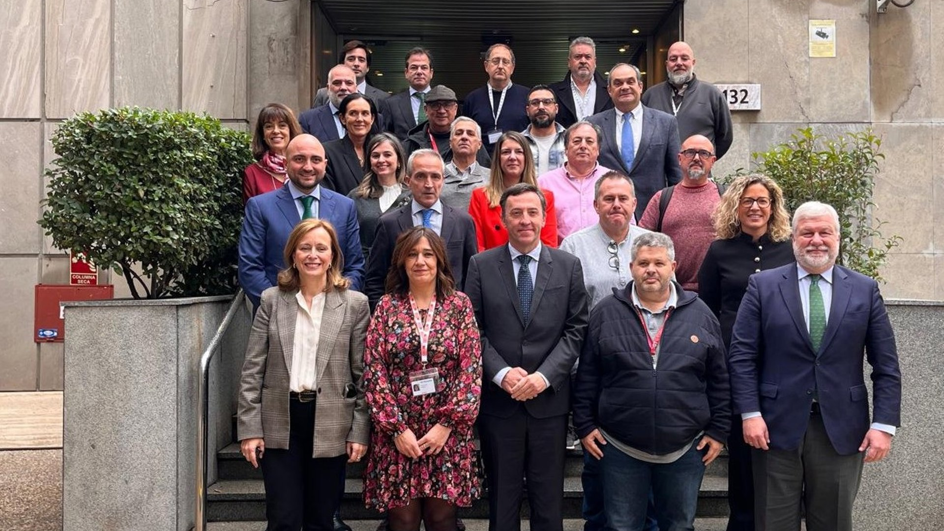 Imaxe da comisión negociadora tras a firma do convenio-Navantia