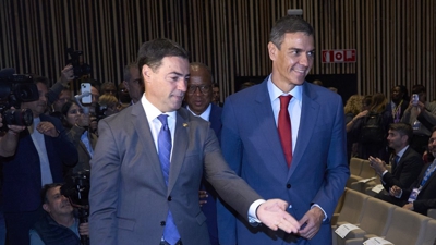 Imaxe de arquivo de Imanol Pradales, lehendakari do Goberno vasco, e Pedro Sánchez, presidente do Goberno central, para ilustrar a noticia