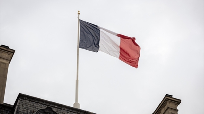 Bandeira francesa no Palacio Presidencial o 14 de Novembro de 2025 ( Arquivo EuropaPress/Telmo Pinto)