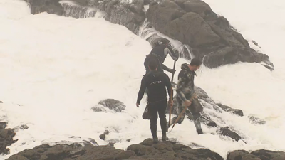 Unha ducia de percebeiros traballaron nas rochas do Faro do Roncudo