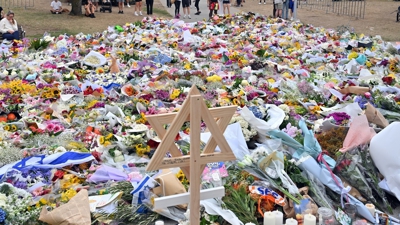 Memorial de flores na praia na que aconteceron os sucesos, en Sídney (EUROPAPRESS)