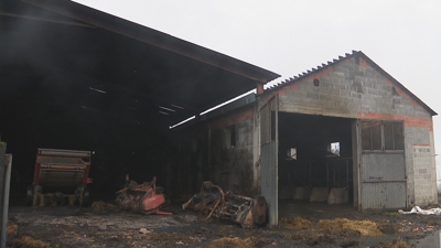 Estado en que quedou o alpendre, pegado á corte