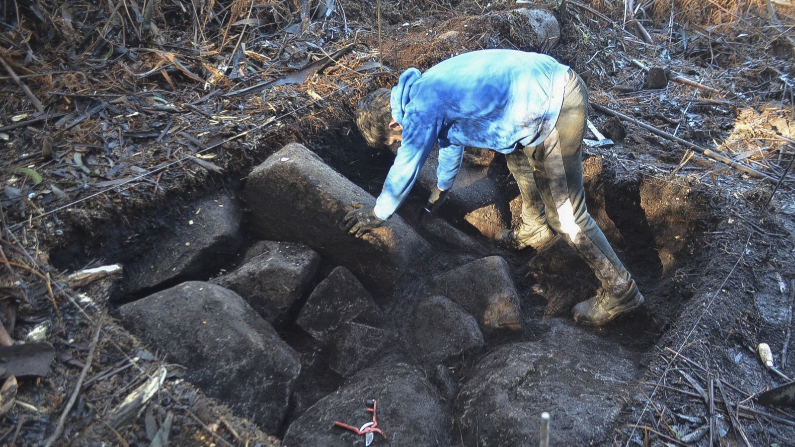 Traballos arqueolóxicos realizados na illa de Tambo. EFE. Concello de Poio