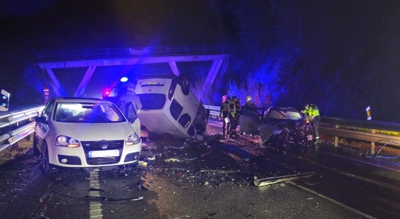 Accidente na madrugada deste domingo no quilómetro 100 da estrada N-550. Foto: Emerxencias de Cuntis