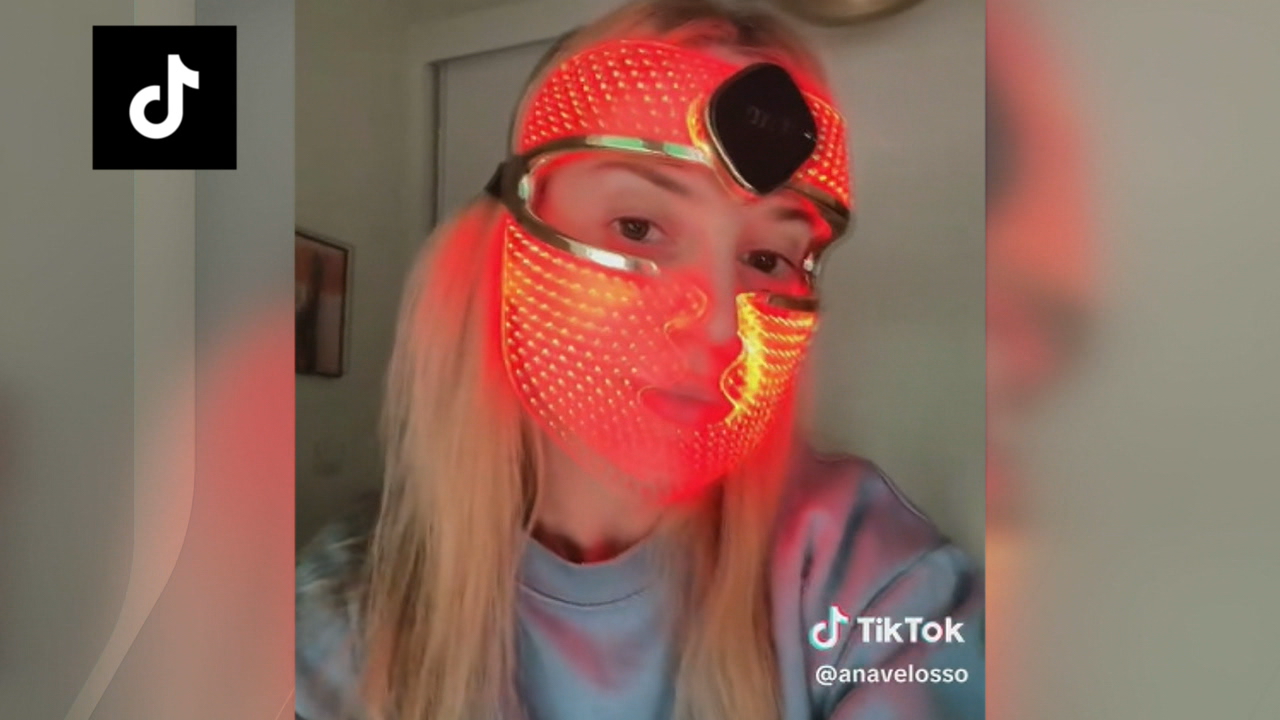 Terapia da luz vermella, a moda no coidado da pel que arrasa nas redes sociais