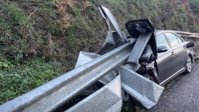 Estado no que quedou o coche dos ocupantes que marcharon. Imaxe de Bombeiros de Boiro.