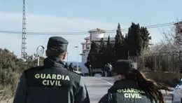 Imaxe de dous Gardas Civís ( Roberto Plaza / EuropaPress)