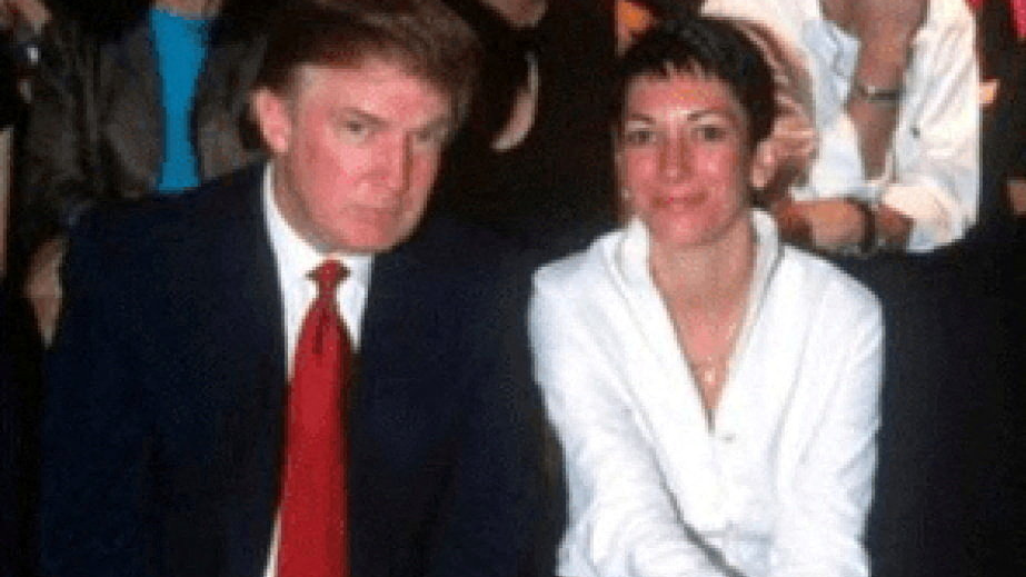 O presidente dos Estados Unidos, con Ghislaine Maxwell, nunha imaxe dun dos documentos (Reuters)