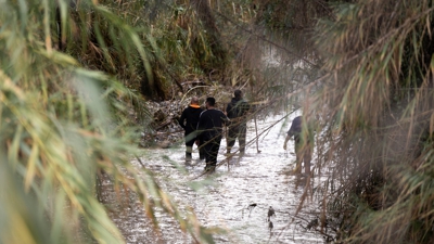 Operativo de busca no río Fahala (Alhaurín el Grande). EFE/Carlos Díaz