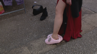 Quitar os tacóns e poñer as zapatillas é 'unha liberación'