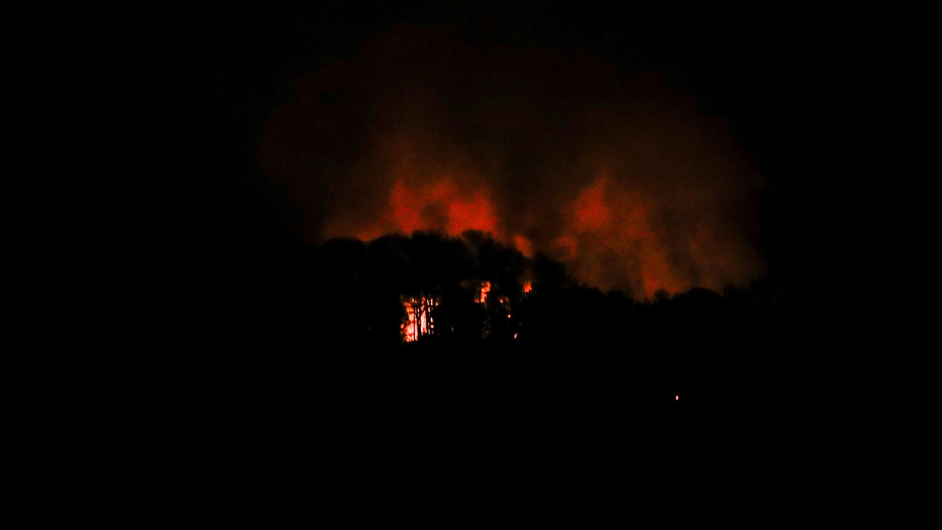 Fume preto de Fuerte Tiuna. REUTERS/Leonardo Fernandez Viloria