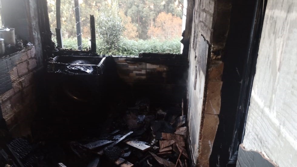 Interior da vivenda de Neda tras o incendio. Foto: GES Mugardos