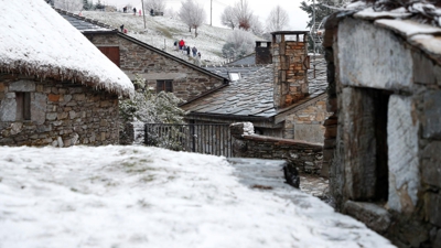 Paisaje nevado en O Cebreiro (EFE/Eliseo Trigo) / En directo webcam da CSAG en Lalín