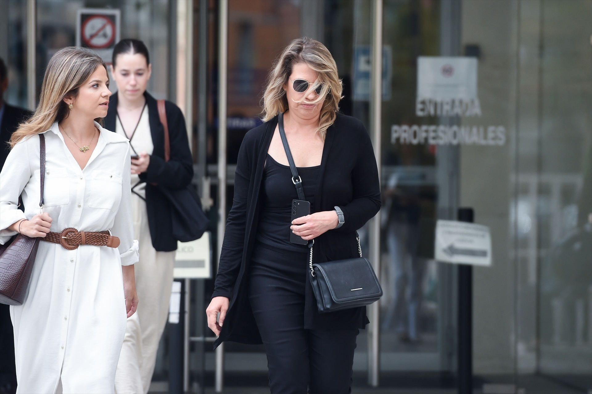 Cristina Álvarez (dereita) no xulgado en setembro de 2025. Europa Press.