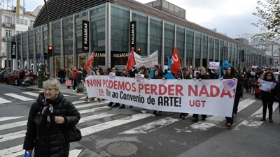 Imaxe da manifestación na praza de Lugo na Coruña (EFE/ Moncho Fuentes)