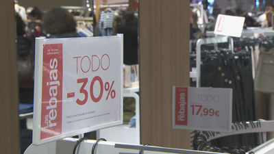 Imaxe dun cartel das rebaixas nunha tenda
