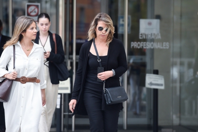 Cristina Álvarez (dereita) no xulgado en setembro de 2025. Europa Press