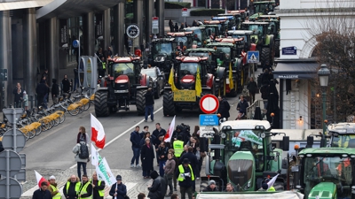Protesta de agricultores e gandeiros en Bruxelas contra o acordo co Mercosur (Reuters/Yves Herman)