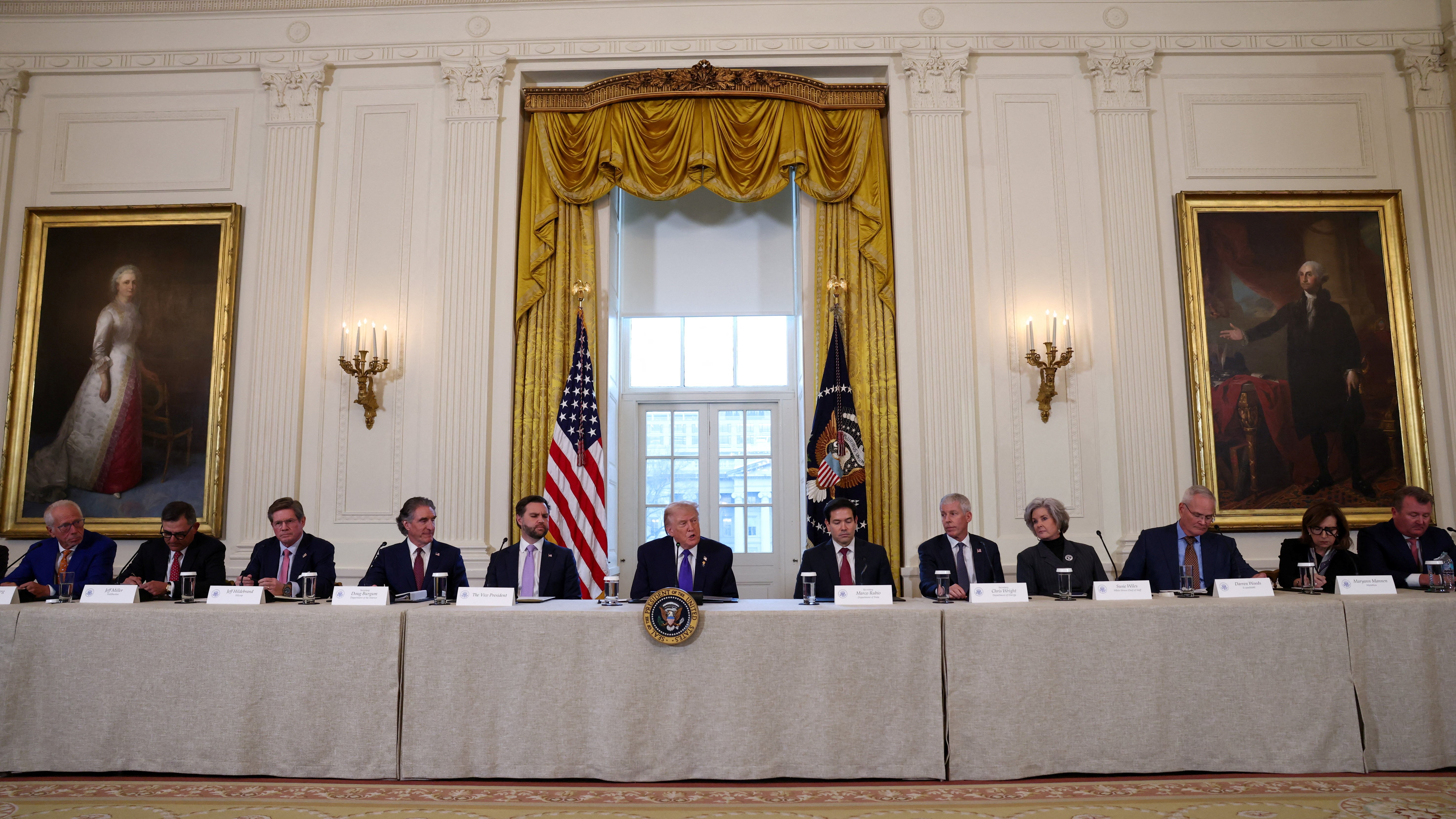 Reunión de Trump con executivos da industria petroleira na Casa Branca. REUTERS/Kevin Lamarque