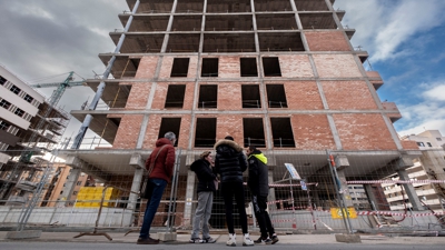 O edificio en construción onde apareceron os corpos. EFE/Fernando Diaz