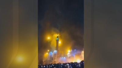 Irán di que nos disturbios morreron dous policías e foi queimada unha mesquita