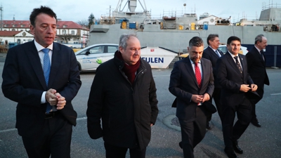 O ministro de Industria e Turismo, Jordi Hereu, e o delagado do Goberno en Galicia, Pedro Blanco, durante unha visita ao estaleiro de Navantia Ferrol (Raúl Lomba/Europa Press)