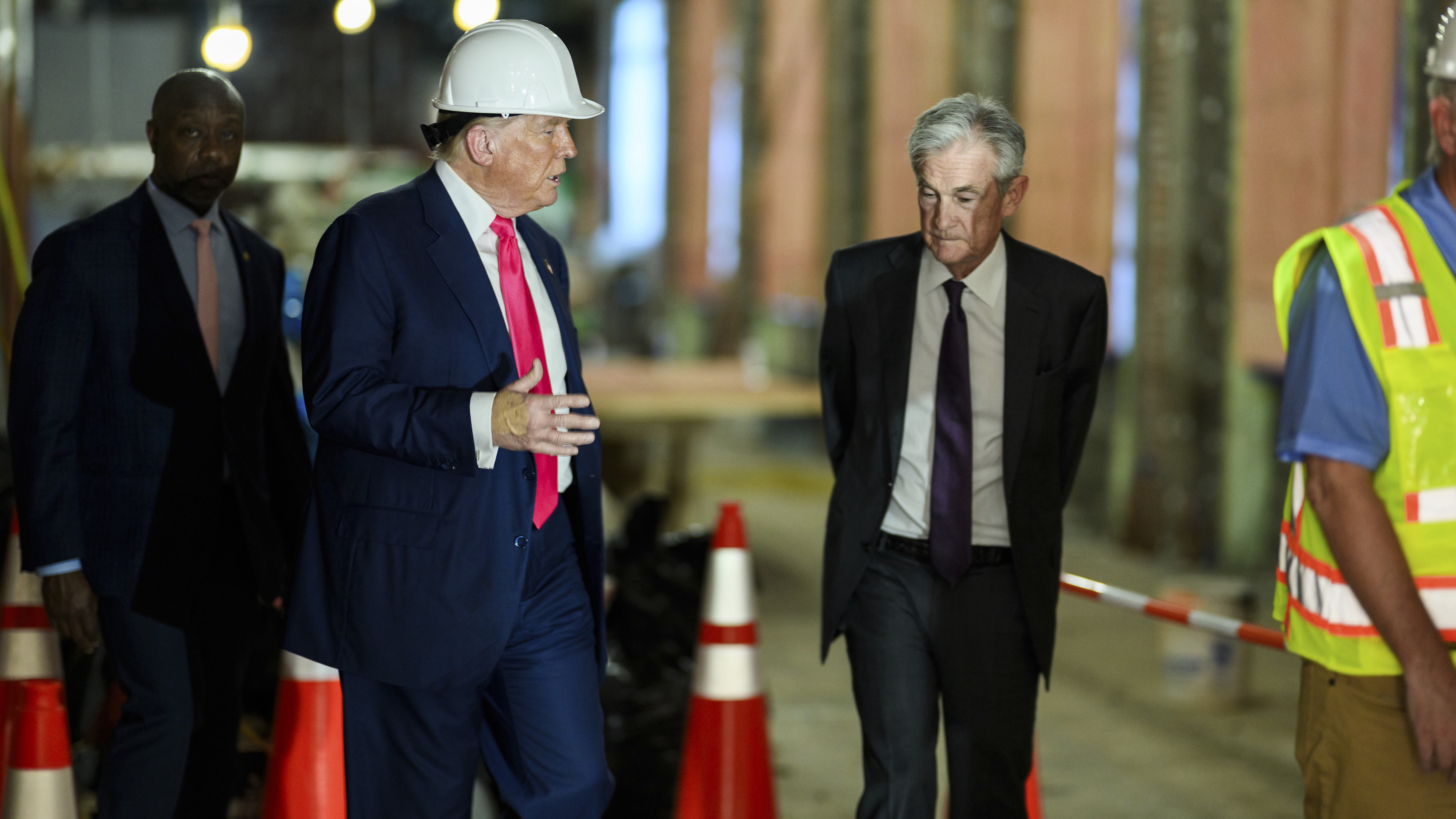 Trump e Powell visitan as obras de reforma do edificio da Reserva Federal dos EUA, o pasado mes de xullo (Arquivo Europa Press)