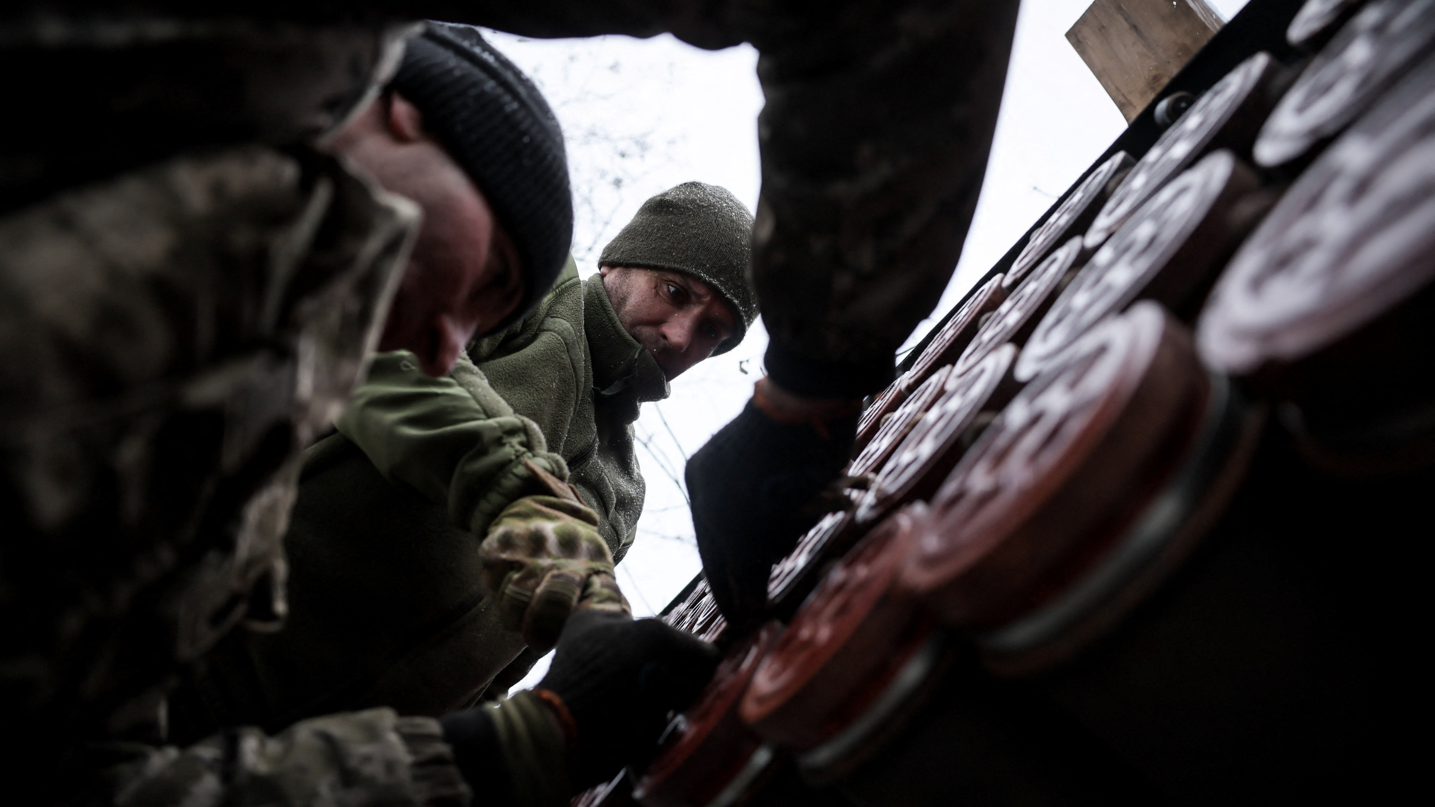 Soldados ucranianos preparando un ataque. Oleg Petrasiuk/REUTERS.