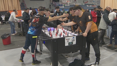 Afeccionados e profesionais de toda a Península pasan esta fin de semana xogando ao futbolín en Xinzo.