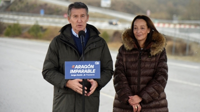 Alberto Núñez Feijóo, acompañado por Mamen Susín candidata por Huesca (EFE/ Javier Blasco)