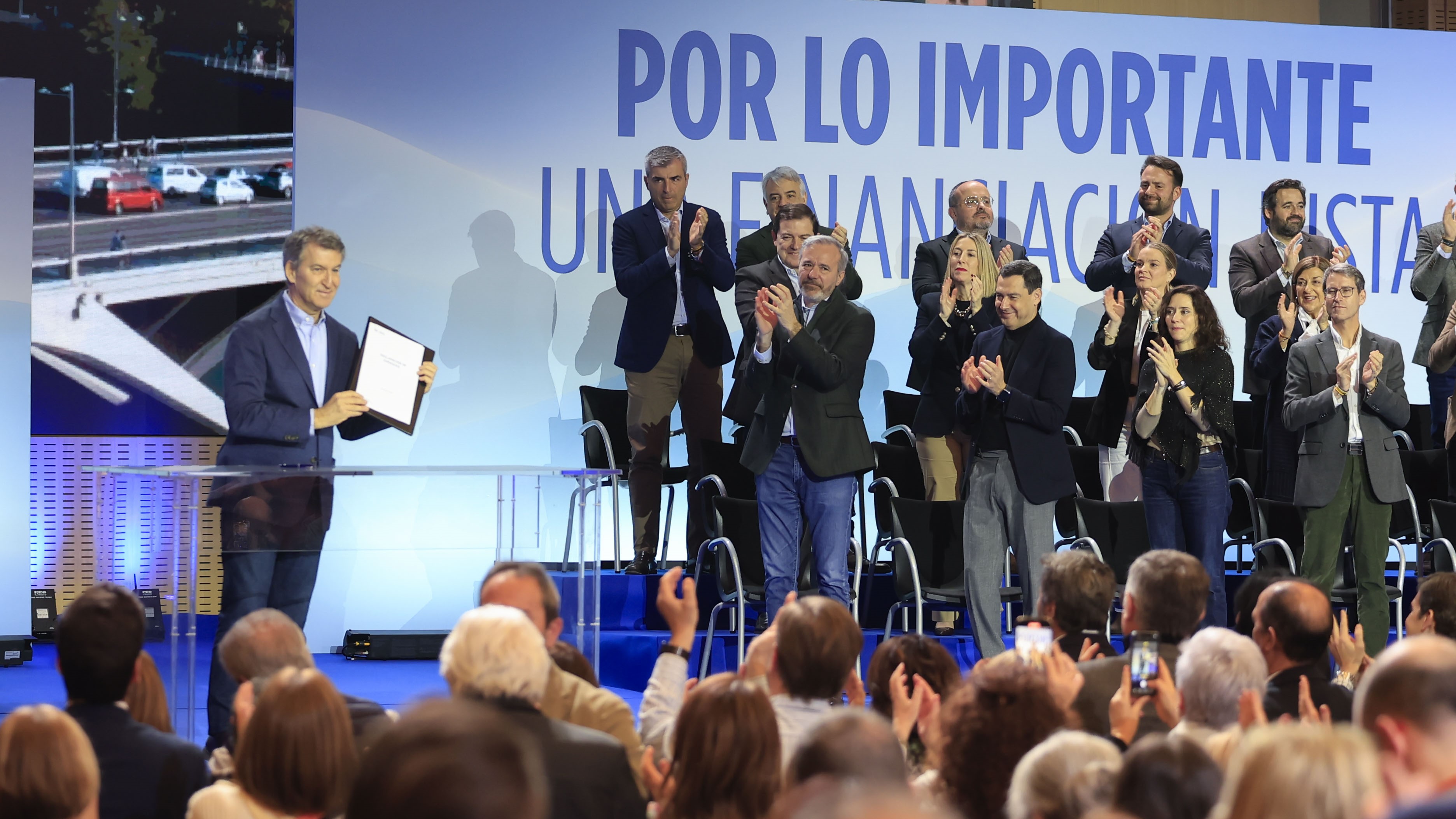 Alberto Núñez Feijóo, xunto aos baróns do PP, no acto de presentación da 'Declaración de Zaragoza'. EFE/ Javier Cebollada