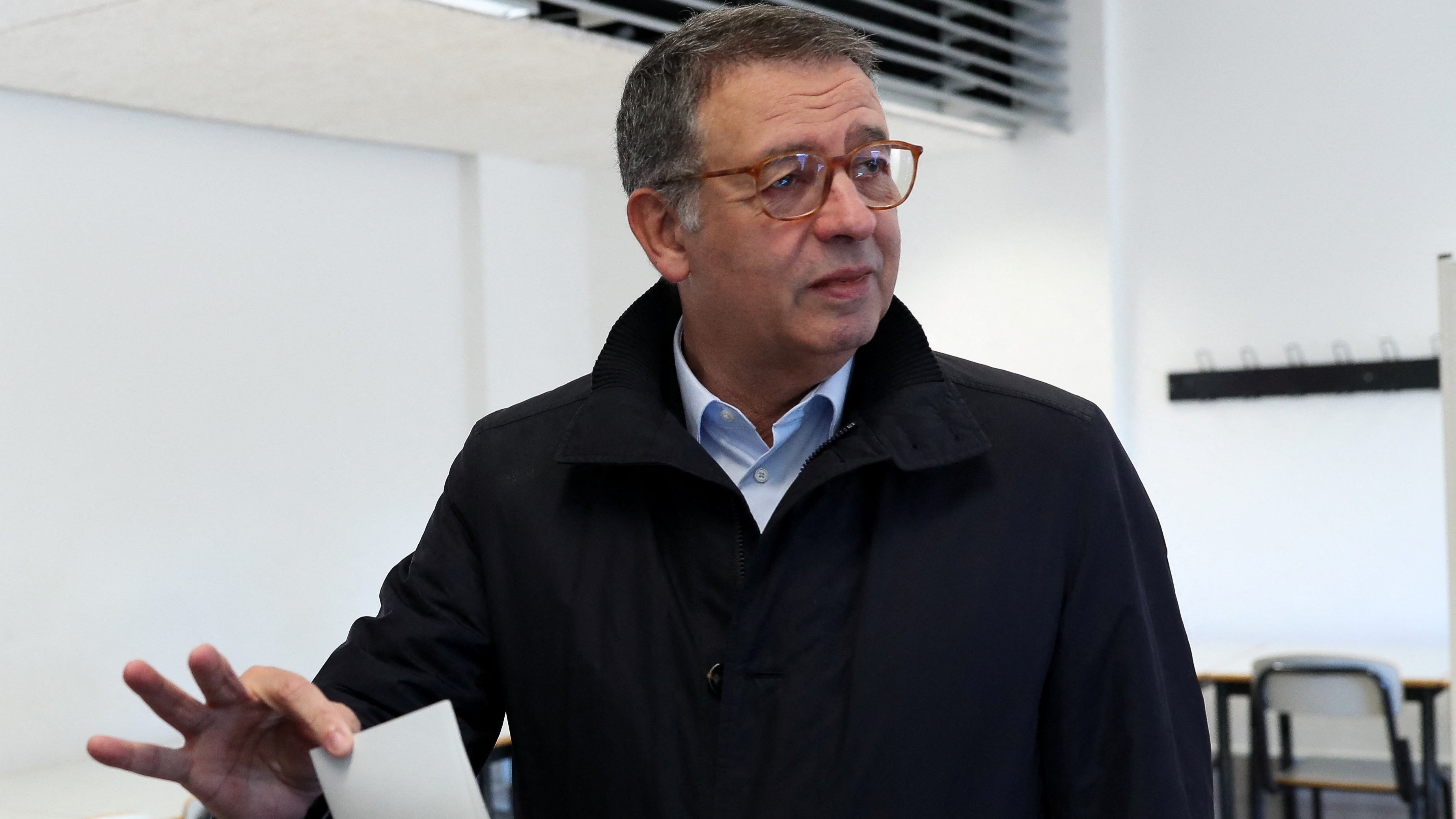 Votación do candidato do Partido Socialista, Antonio Jose Seguro. REUTERS/Pedro Rocha