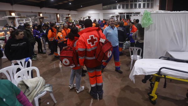 Hospital de campaña no polideportivo de Adamuz, Córdoba (EFE/Salas)