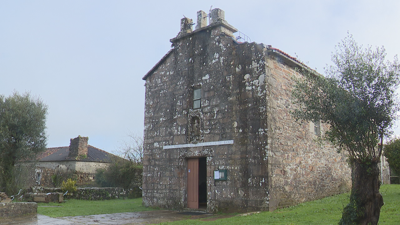 Igrexa de Santa Eulalia de Bando, en Santiago, co campanario aínda sen reconstruír