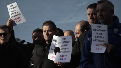 Mariñeiros no paro da frota de baixura na Federación Provincial de Confrarías de Pesca en Pontevedra. Adrián Irago / Europa Press