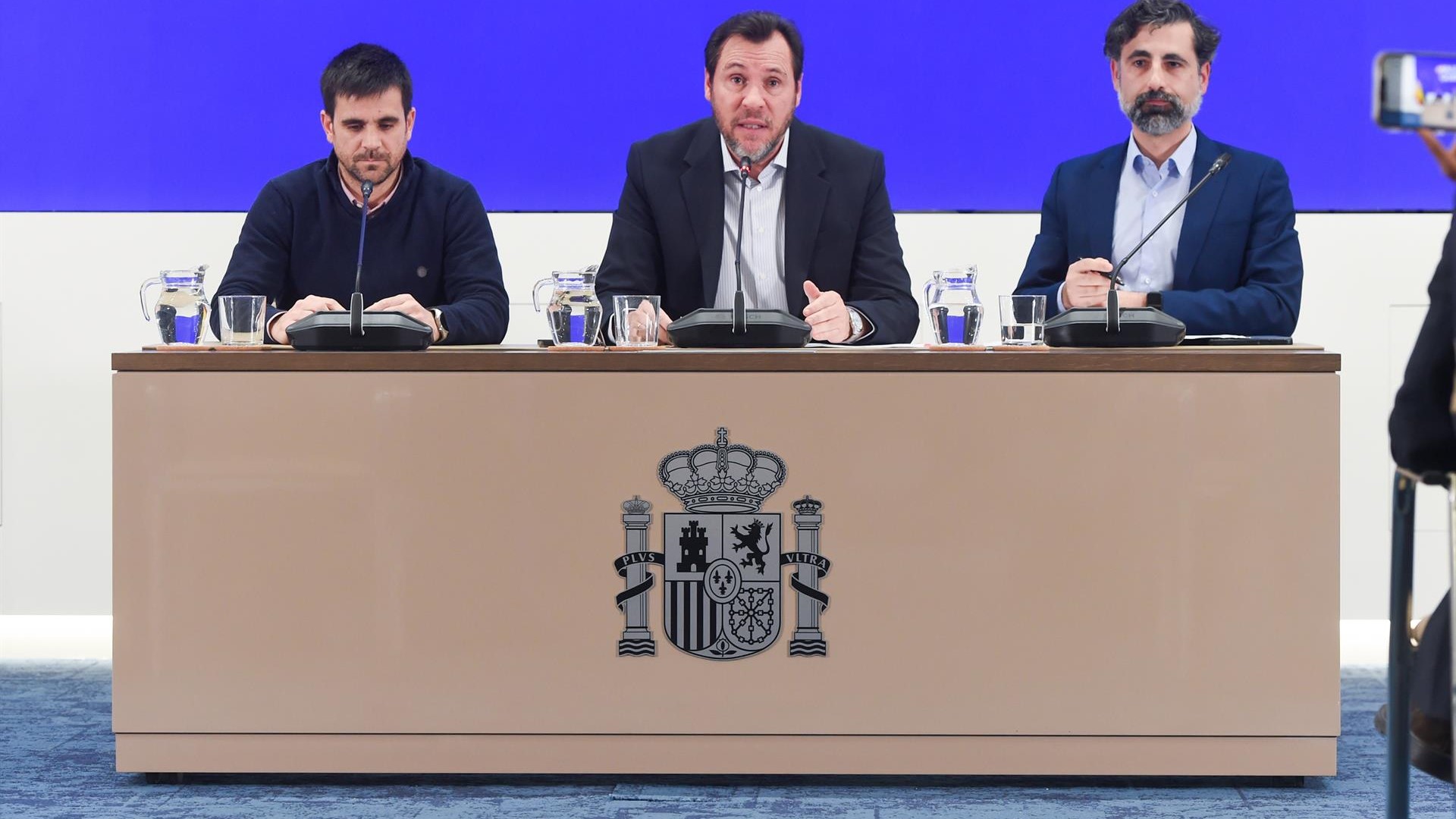 O ministro Puente comparece xunto ao director de Tráfico do Adif e o responsable de operacións de Renfe (Gustavo Valiente - Europa Press)