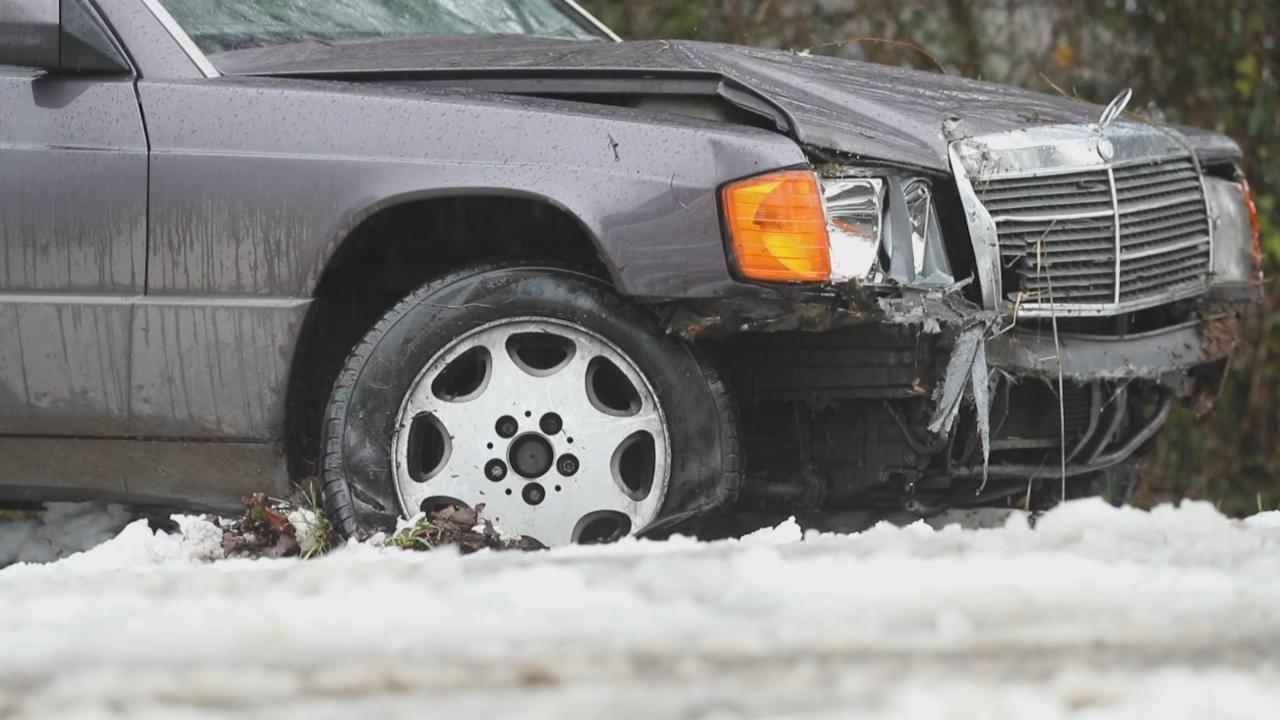 Coche accidentado en Antas de Ulla