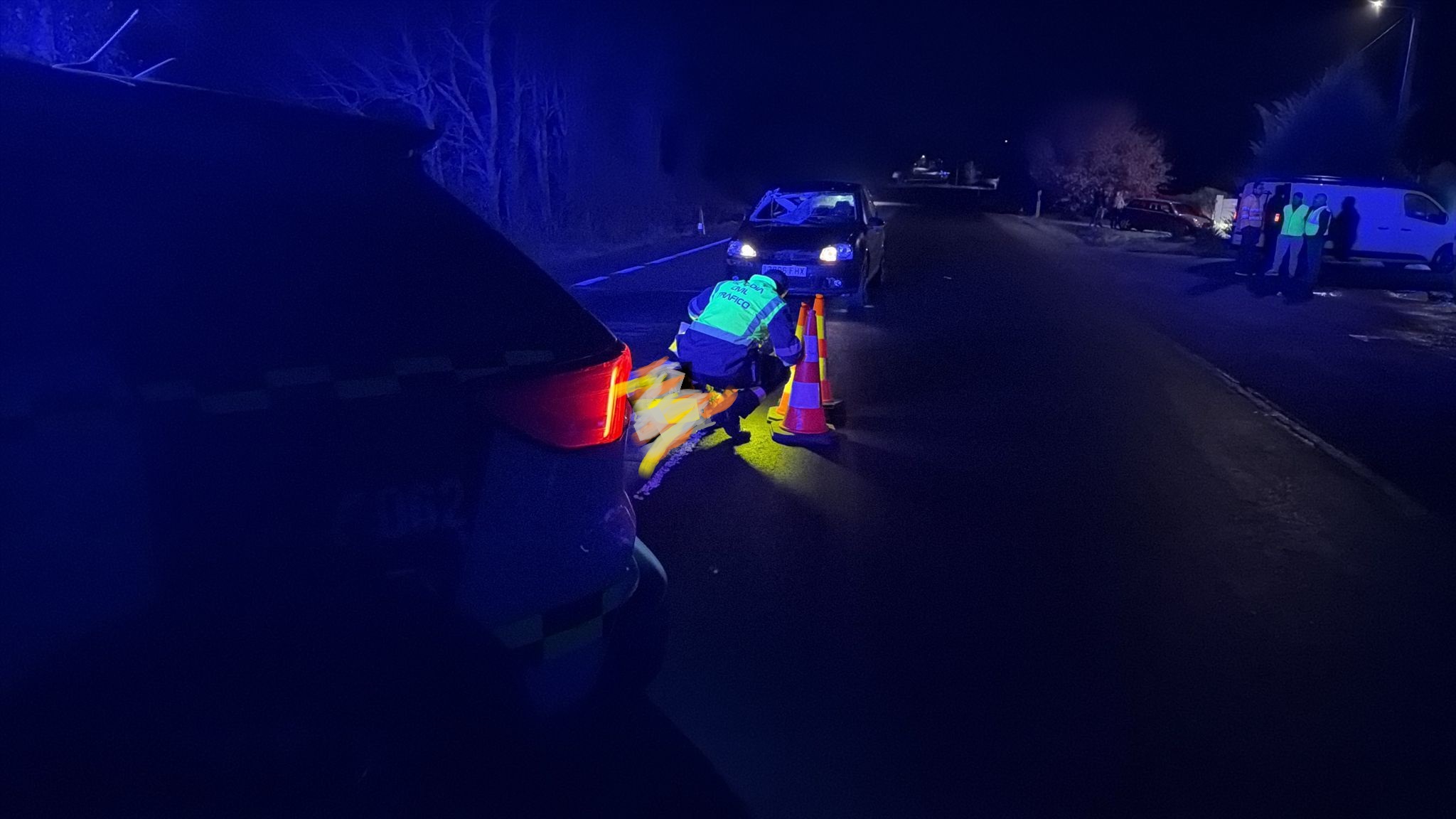 Efectivos de emerxencias no lugar do atrelo, este domingo en Sandiás. Foto: Garda Civil