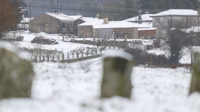 Neve en Ludeiro (Lugo). EFE/Eliseo Trigo