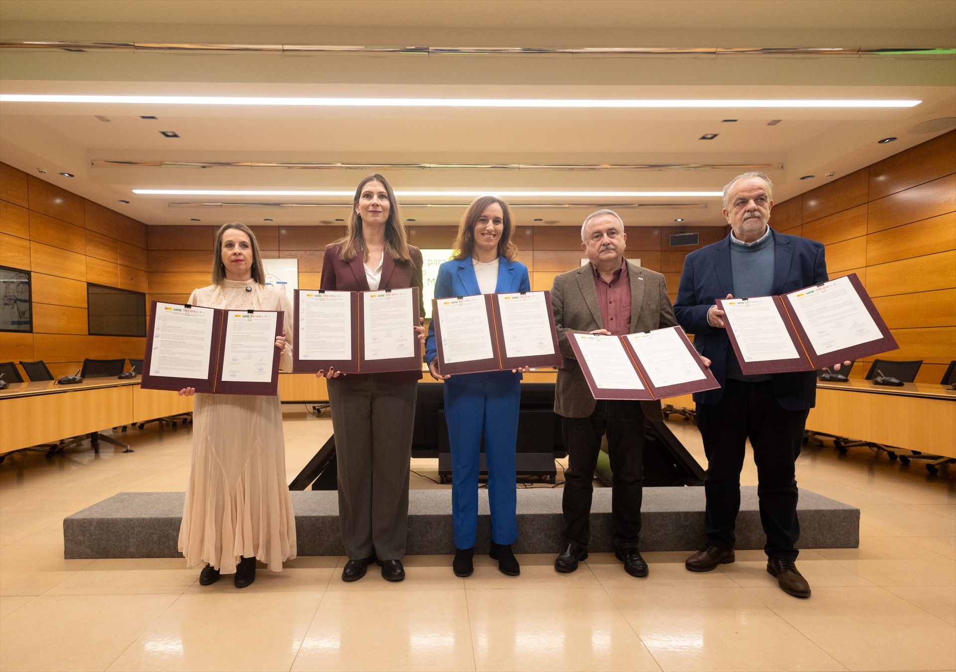 Ao acordo chegaron a ministra de Sanidade e os representantes de FSS-CCOO, UGT, CSIF e SATSE. Europa Press