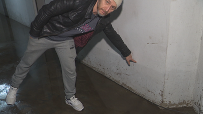 A marca da auga quedou nas paredes do garaxe