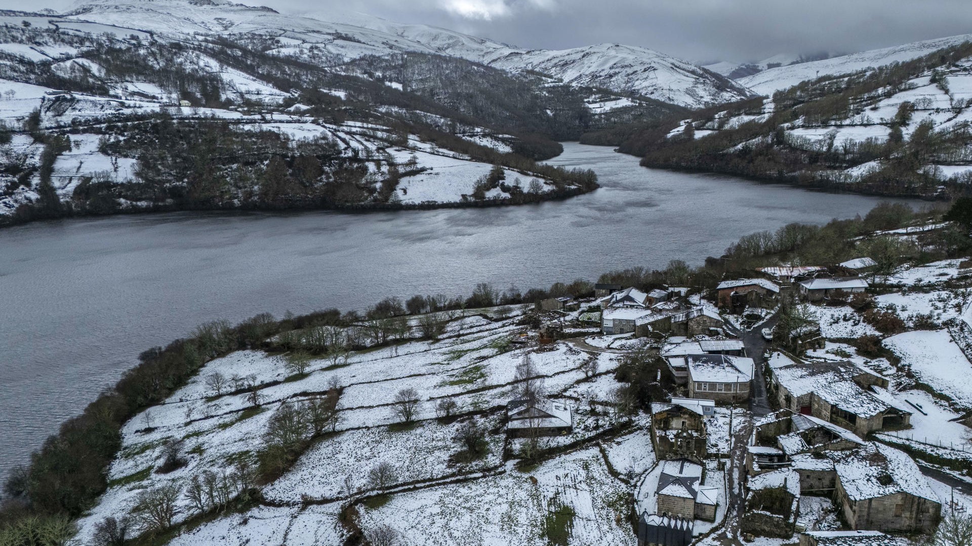 Vista aérea de Chandrexa de Queixa este mércores. EFE/ Brais Lorenzo