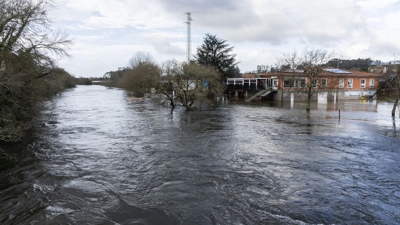 Vivendas e leiras inundandas en Rivadumia (EFE/ Salvador Sas)/En directo: cámara da DXT en Pedrafita