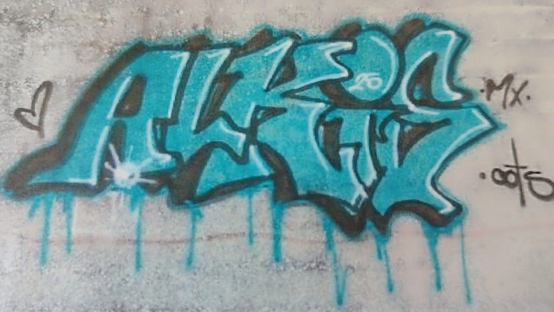 Un dos graffitis do investigado